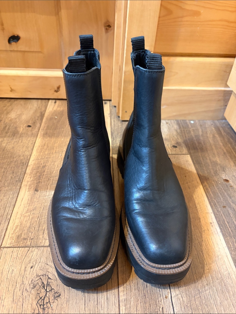 Sam Edelman Black Leather Chelsea Lug Ankle Boots - Picture 3 of 6